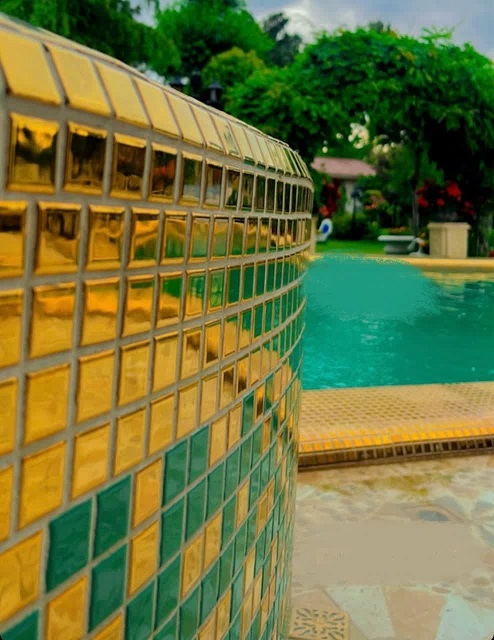 نمونه نصب سرامیک طلایی استخری