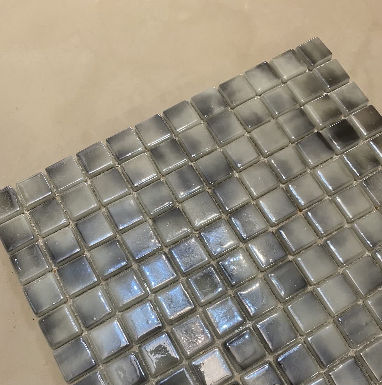 سرامیک شیشه ای طوسی ایلدیز استخری