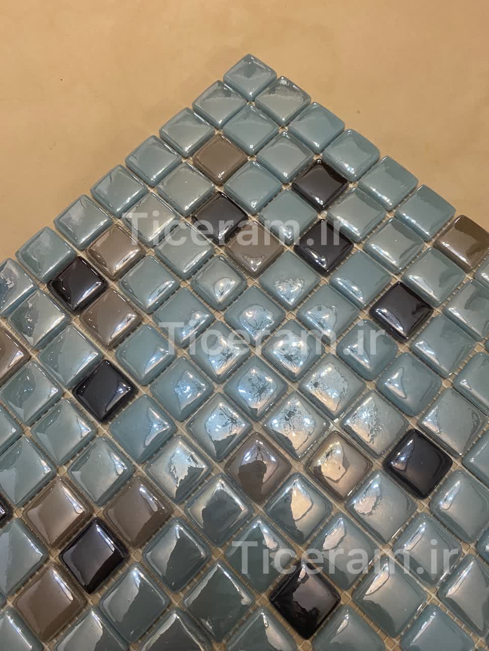 کاشی استخری پشت توری آبی روشن خارجی رویال گرانیت