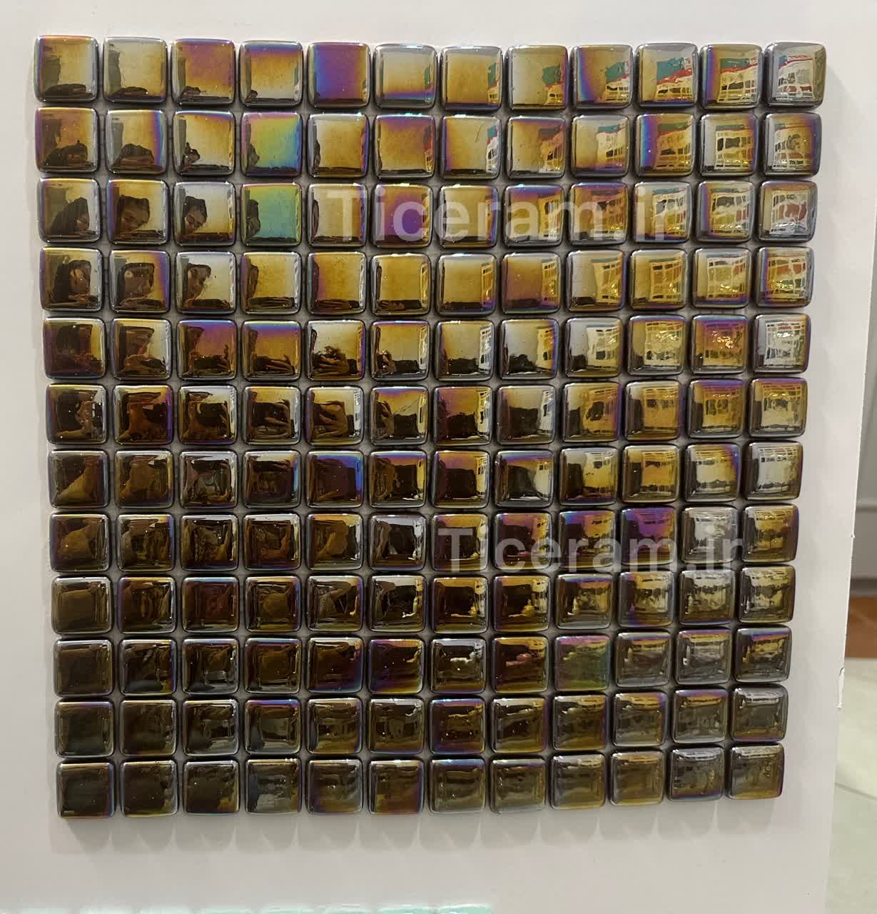 سرامیک پشت توری طلایی هولوگرامی