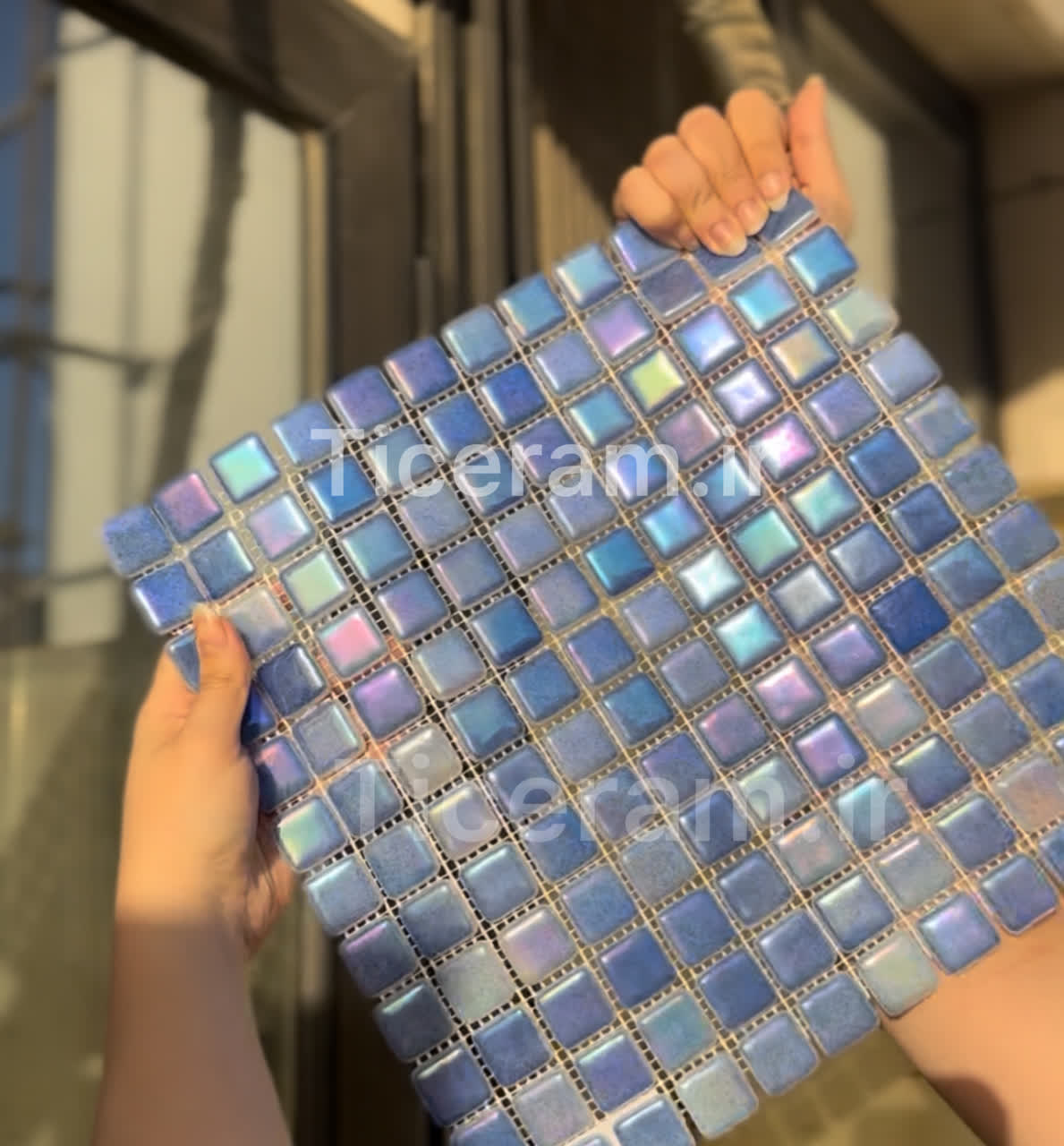 سرامیک پشت توری استخری آبی شیشه پارلاک