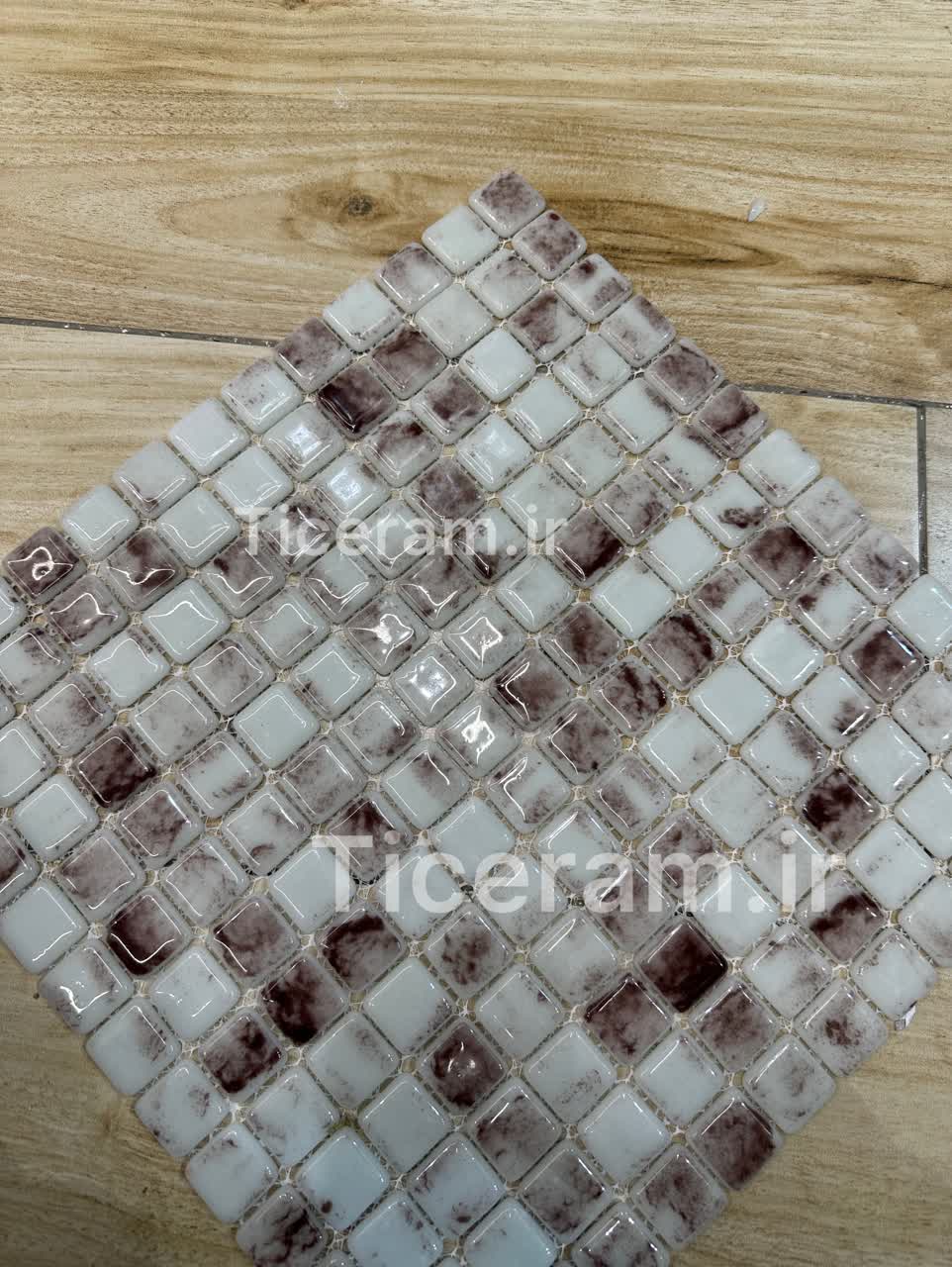 کاشی پشت توری قهوه ای استخری