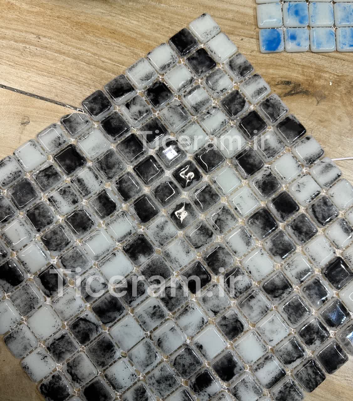 سرامیک مشکی پشت توری استخر تامر