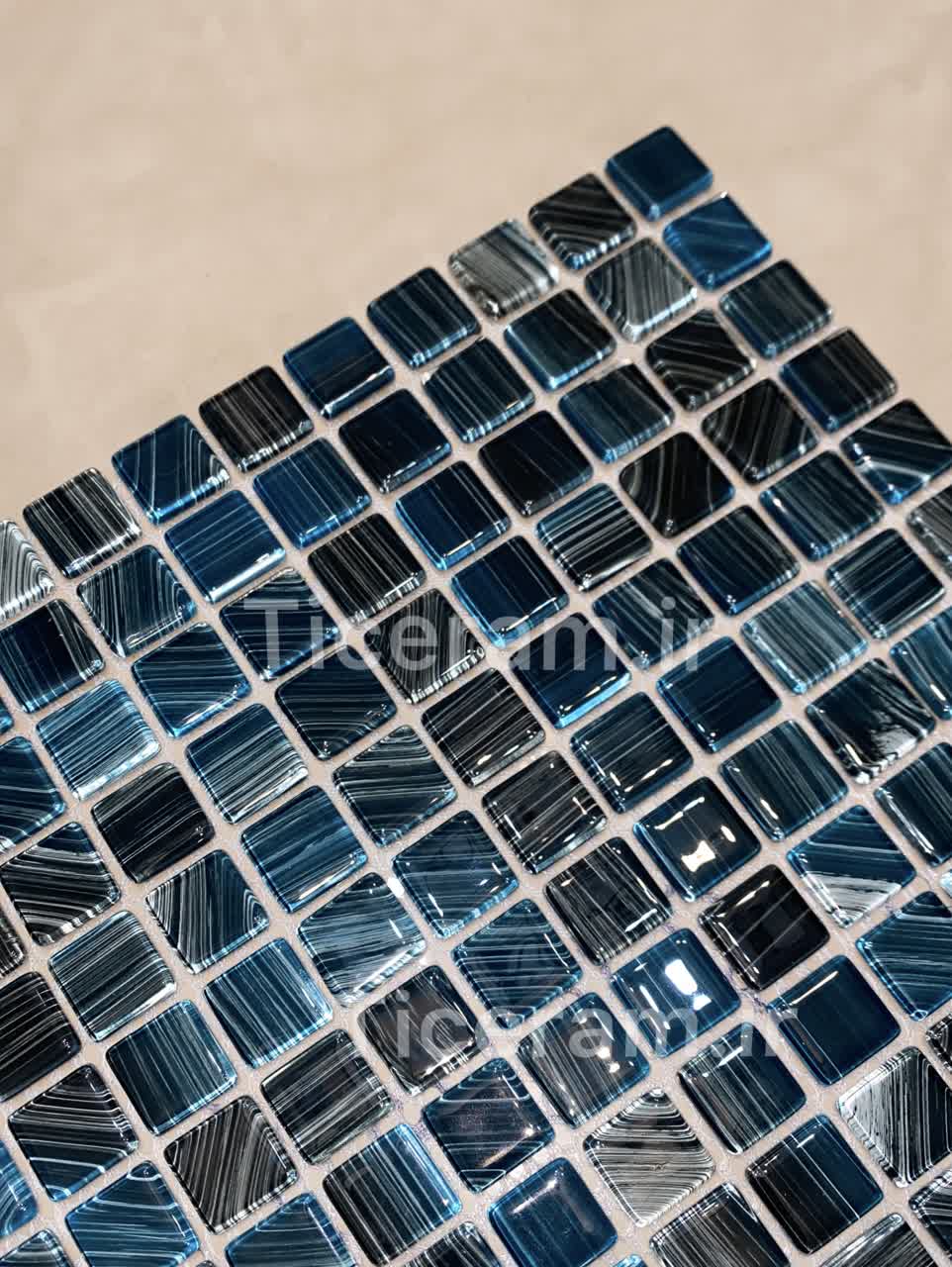 تایل شیشه ای استخری سبز روکارنو