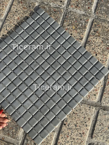 سرامیک طوسی استخری پشت توری