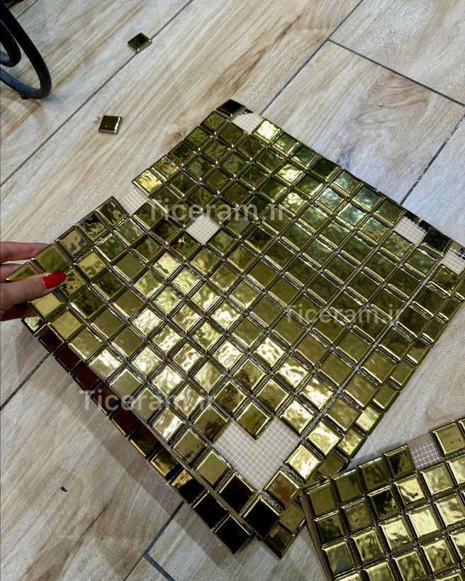 کاشی استخری طلایی