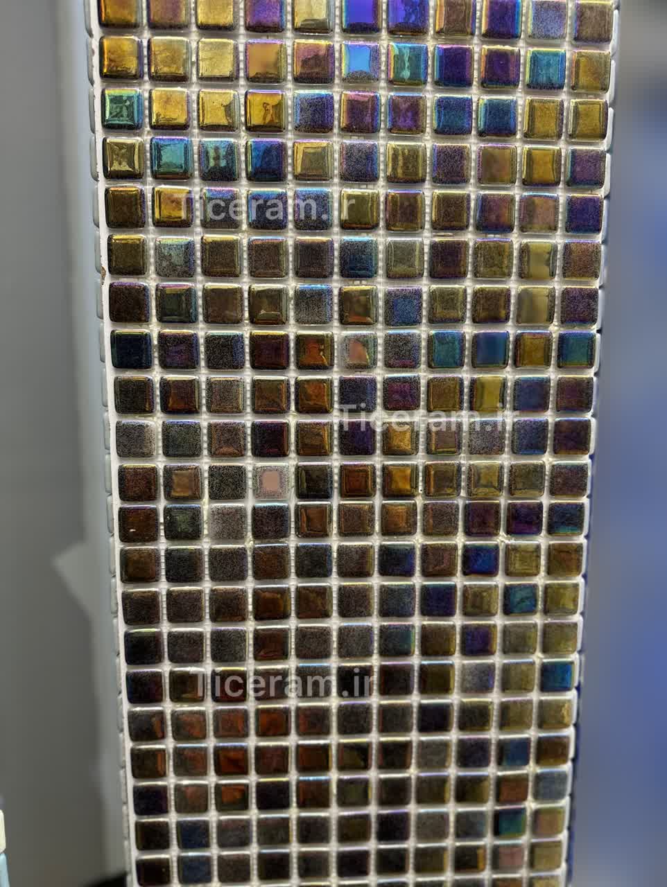 کاشی رنگین کمانی استخر