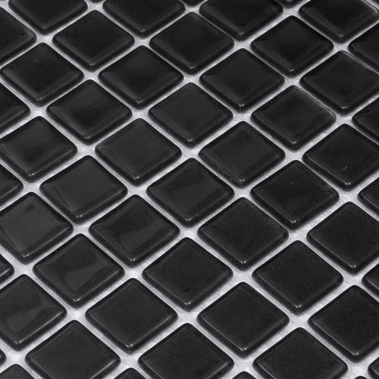 سرامیک مشکی استخر و جکوزی شیشه ای