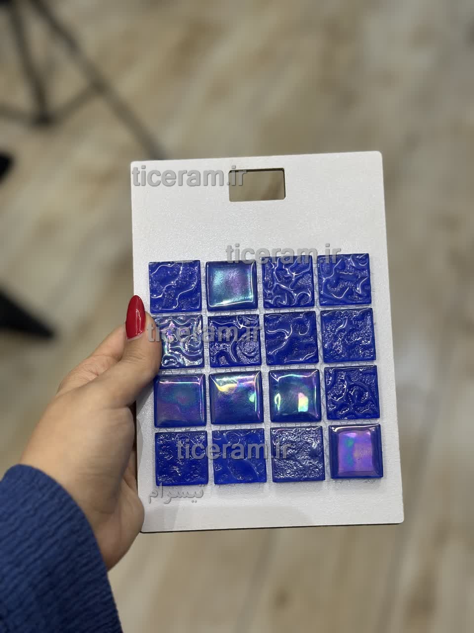 کاشی آبی رنگین کمانی استخری لوکس