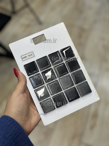 کاشی مشکی شیشه ای استخری