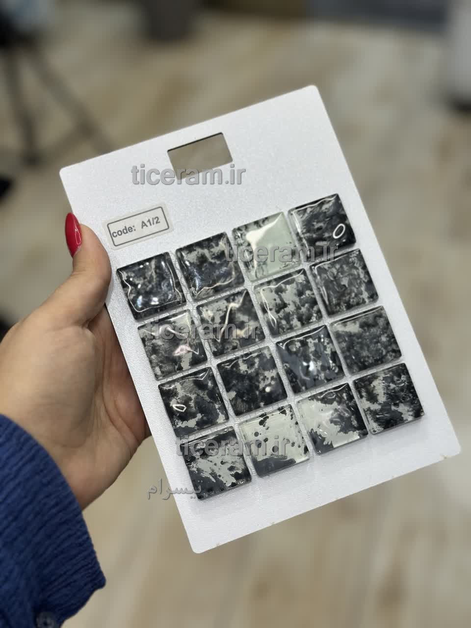 کاشی شیشه استخری مشکی