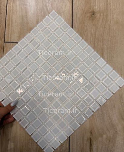 کاشی سفید پشت توری جکوزی شیشه ای